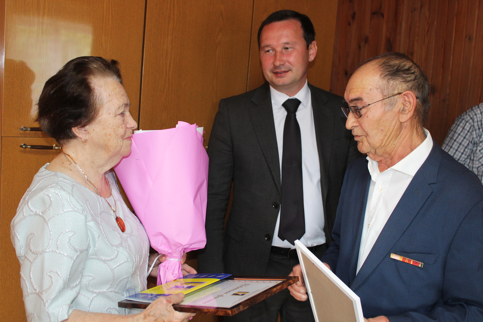 Һәр көнгә һөйөнөп йәшәй