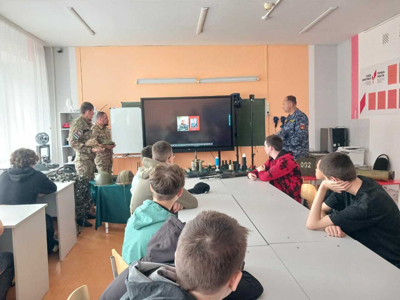 Йәш быуынға үрнәк булып