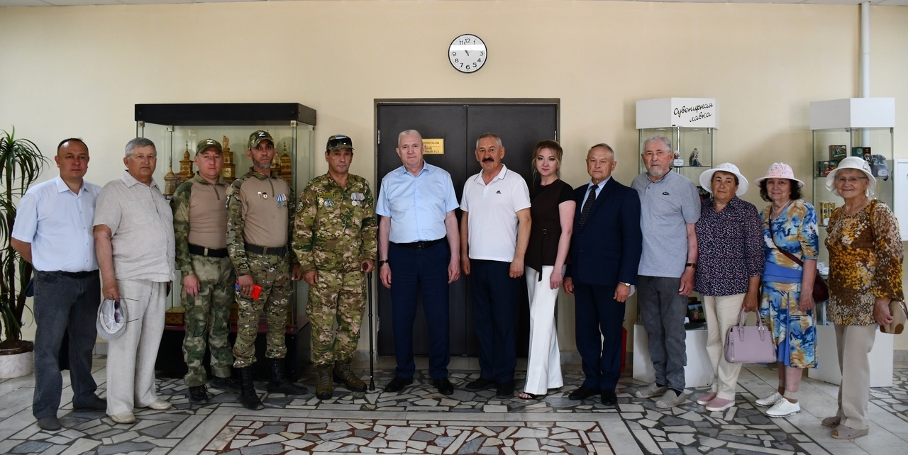 Һүрәттәрендә – заман Ҡаһармандары