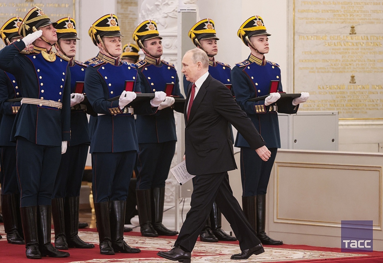 Путин в Кремле наградил Героев Труда и лауреатов госпремий