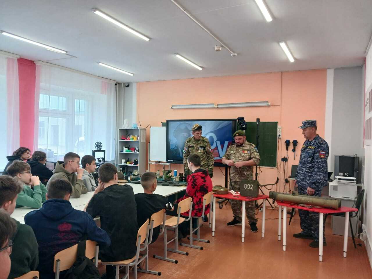 Йәш быуынға үрнәк булып